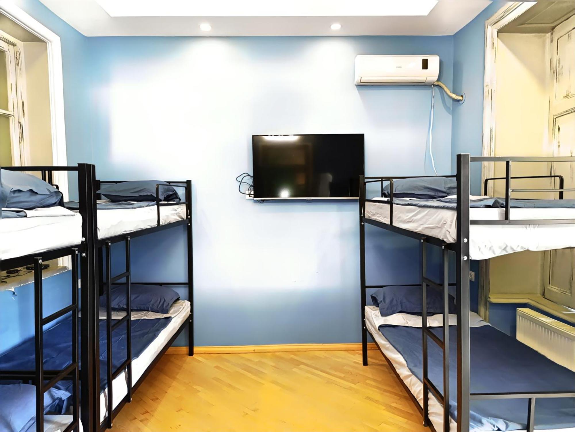 J Square Hostel Tbilisi Bagian luar foto