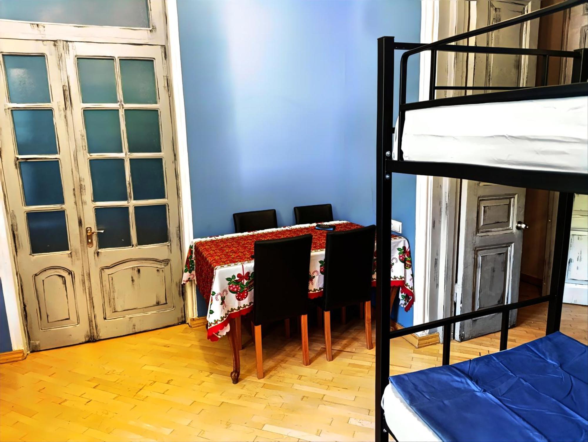 J Square Hostel Tbilisi Bagian luar foto