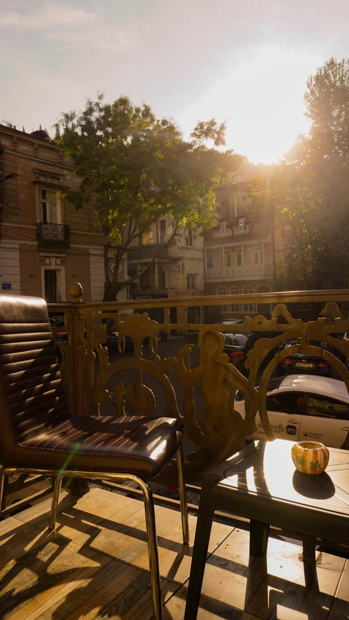 J Square Hostel Tbilisi Bagian luar foto