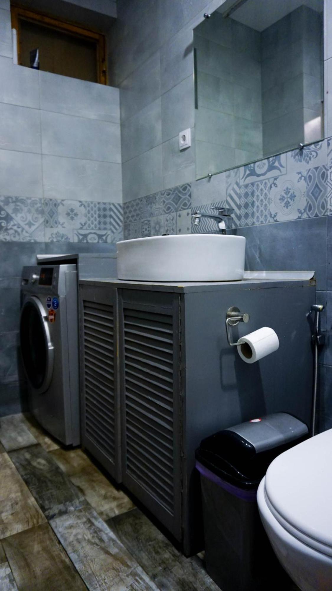 J Square Hostel Tbilisi Bagian luar foto